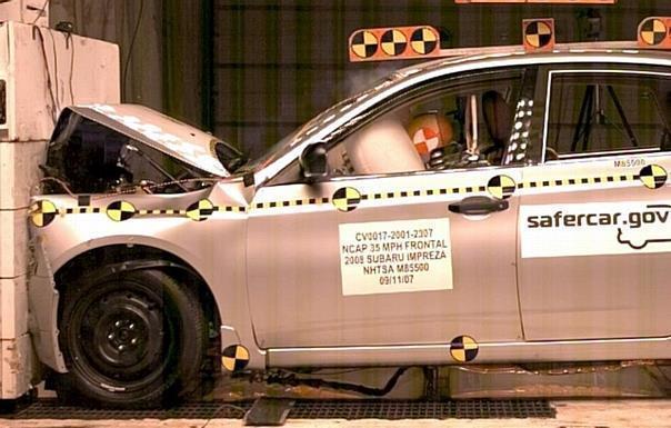 Der Offset-Crash des amerikanischen Insurance Institute for Highway Safety entspricht den Crashtests für Neufahrzeuge, die die Europäische Union in Zusammenarbeit mit Automobilclubs durchführt.